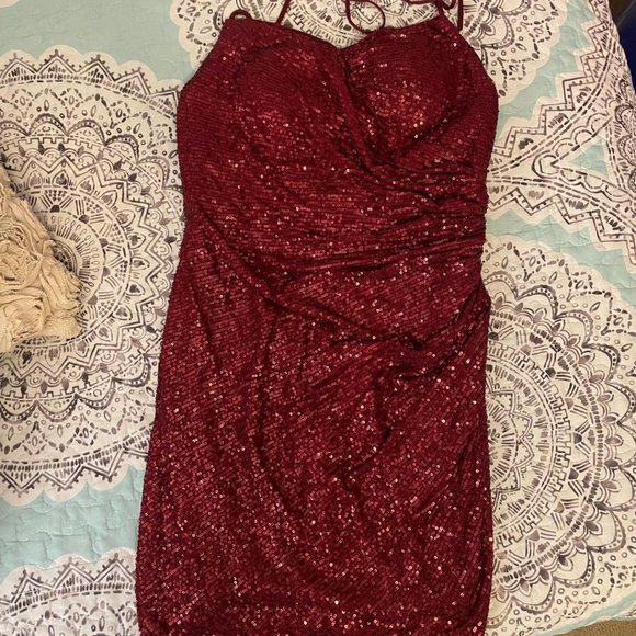 Sequined Formal Dress -- Burgundy --Size 6 - Picture 3 of 8